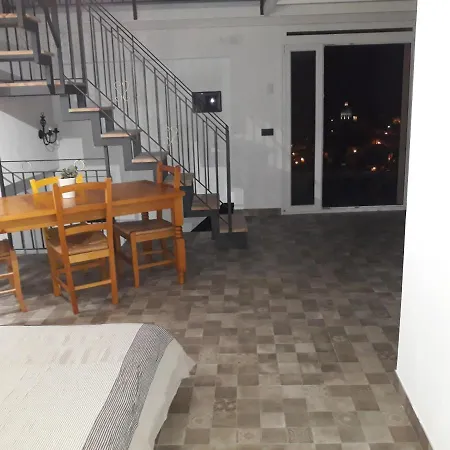 Via Pezza 100 מלון דירות 3*